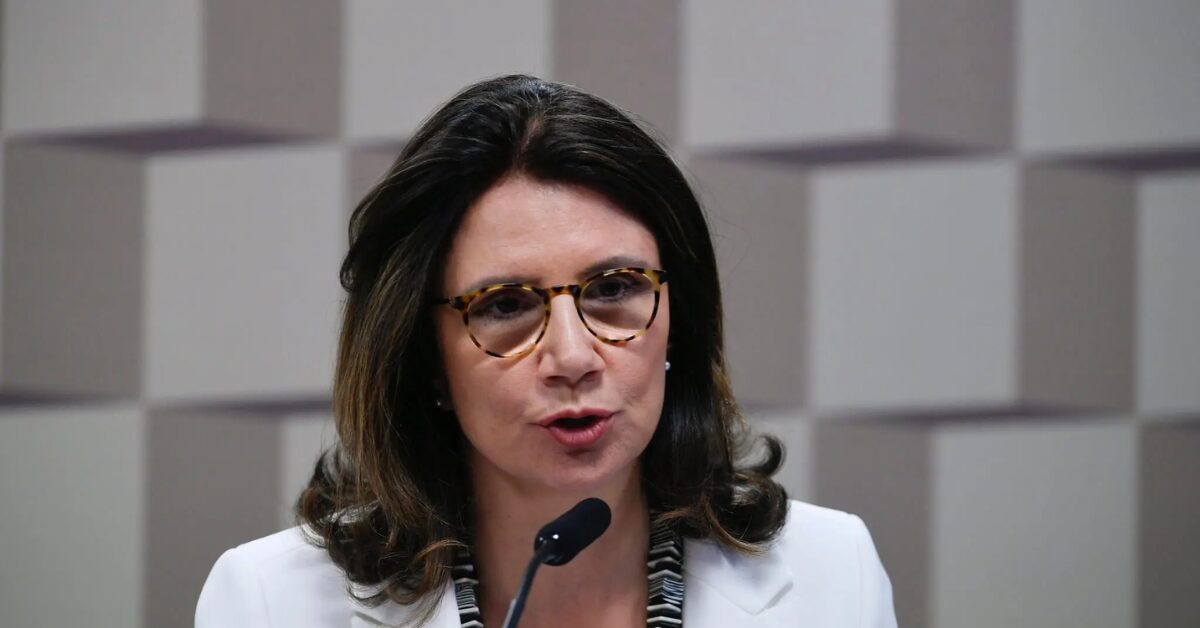 Diretora da COP 30 afirma que “financiamento climático não é caridade” O II Fórum de Finanças Climáticas e de Natureza (FFCN) começou nesta segunda-feira (26), no Rio de Janeiro, com foco na articulação entre financiamento climático e desenvolvimento sustentável. O evento segue até terça-feira (27) e busca fortalecer a cooperação entre setor público, privado, sociedade civil e organismos internacionais.