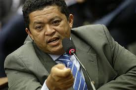TRE pode cassar hoje o mandato do senador Beto Faro por crime de compra de votos  O processo, que tramita há quase dois anos, é um dos mais sensíveis da política paraense, tanto pelo peso político de Faro, figura central do PT no estado, quanto pelo impacto de uma eventual cassação, que poderia alterar a composição do Senado e da chapa eleita em 2022.