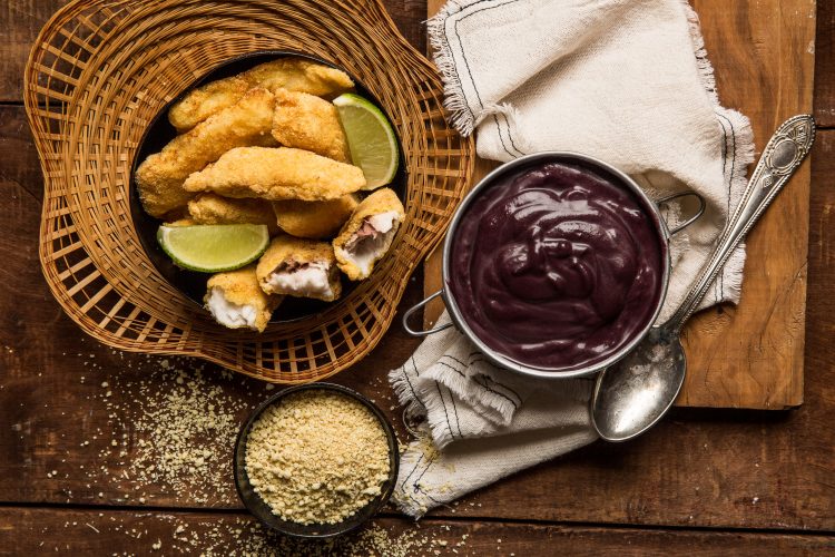 Belém terá distribuição gratuita de 300 litros de açaí e 300 kg de peixe frito Nesta quinta (12), Belém abre o Festival Açaí Pará com uma grande distribuição gratuita de 300 litros de açaí e 300 quilos de peixe frito, no Porto do Açaí (Jurunas), das 5h às 8h da manhã.